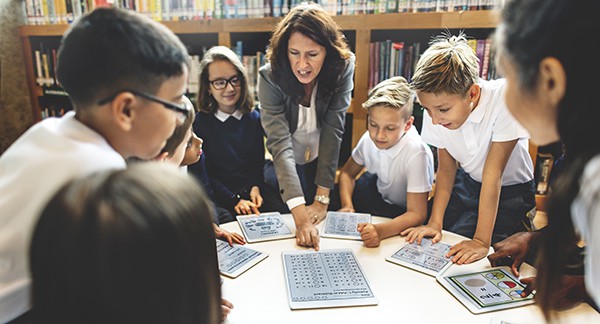 2022年英国女王大学人类学专业申请条件涨了没？学费一年多钱？